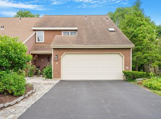 16 Quincy Rd, Glenmont, NY 12077