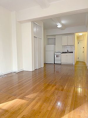 3rd image of 42 W 72nd St APT 5A