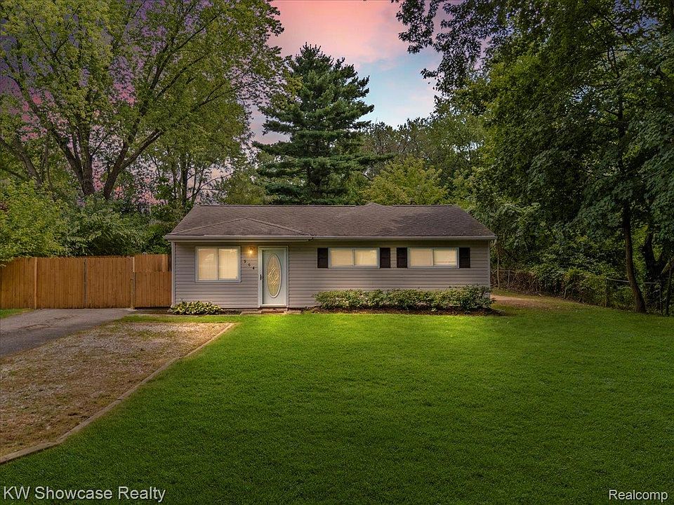 1st image of 964 Daffodil Dr