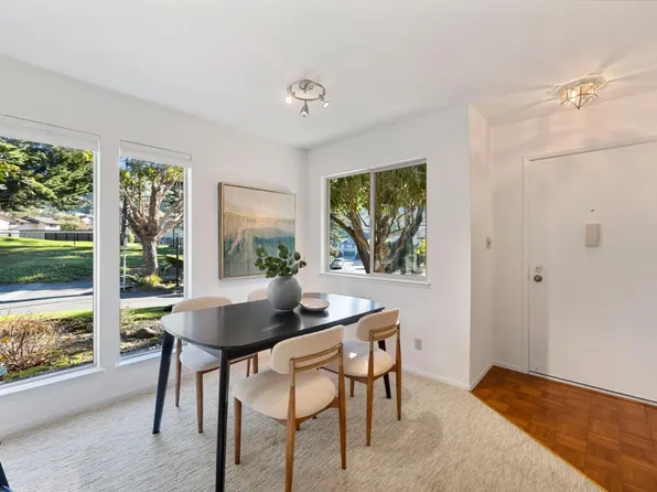 1055 Oddstad Blvd, Pacifica, CA 94044