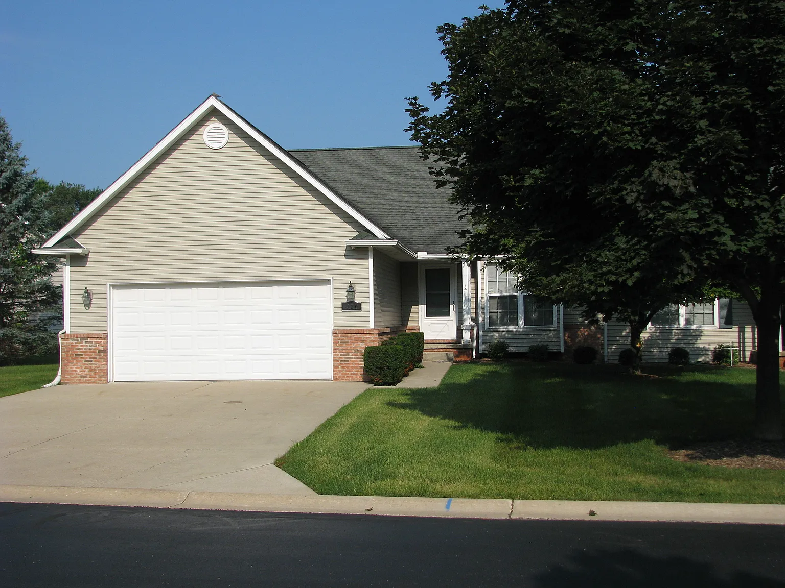 324 Wildwood Dr photo 1