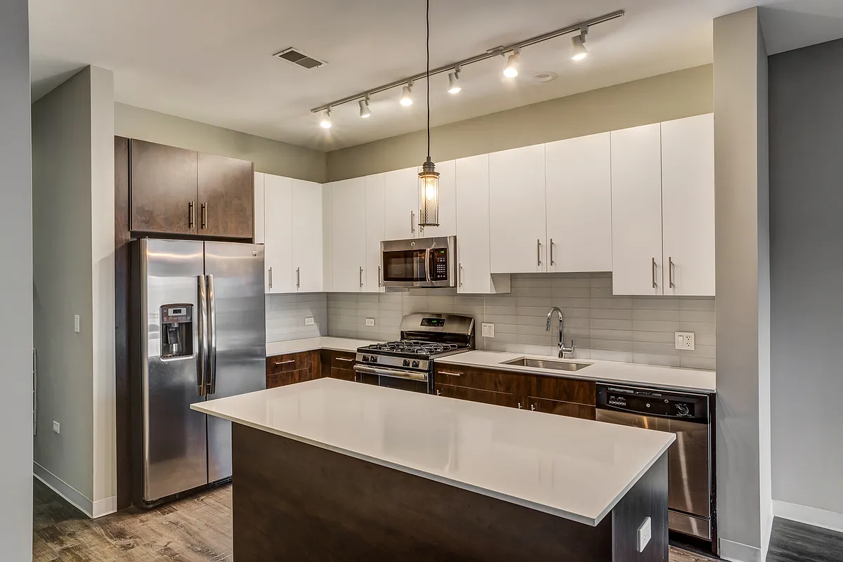 Building Photo - 851 W Grand Ave #404