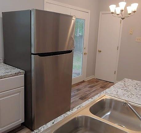 4th image of 607 Royal Crescent Dr