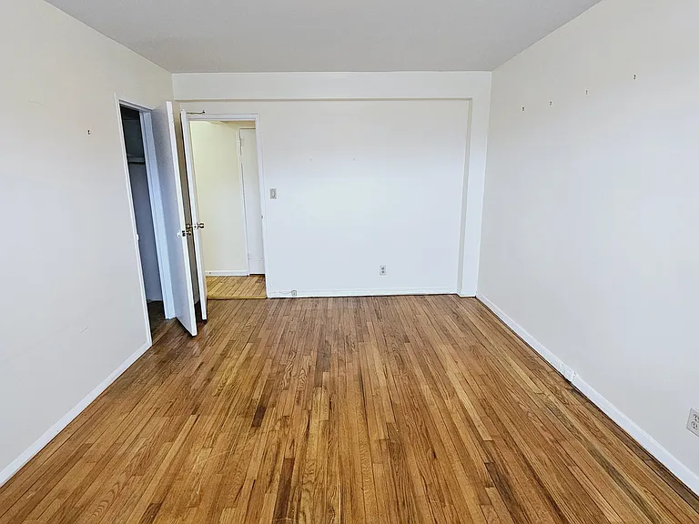 E Hartsdale Ave — Photo 7