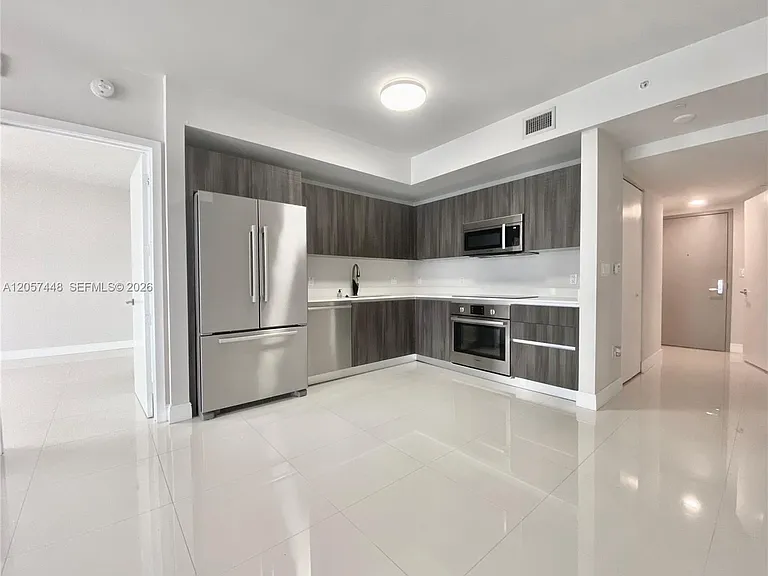 488 NE 18th St #4103 — Photo 3