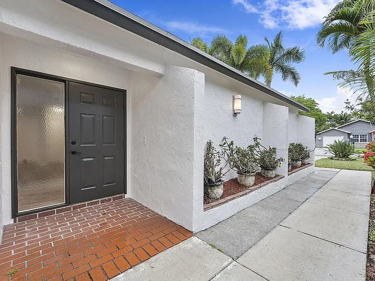 9180 Pine Springs Dr — Photo 3