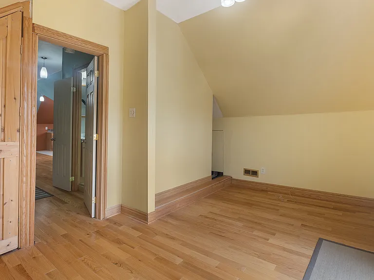 38 Marlborough Ave — Photo 10
