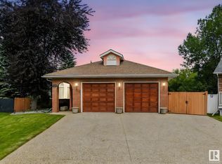 1820 Bearspaw Dr W, Edmonton, AB T6J5E1