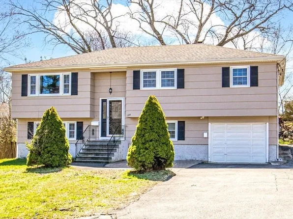 134 Roberts Ave, Holbrook, MA 02343