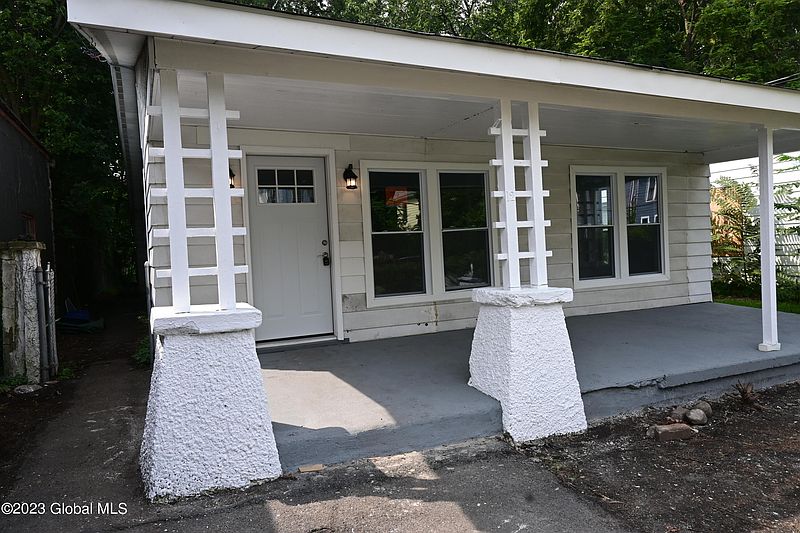 5th image of 12 Stannard Avenue
