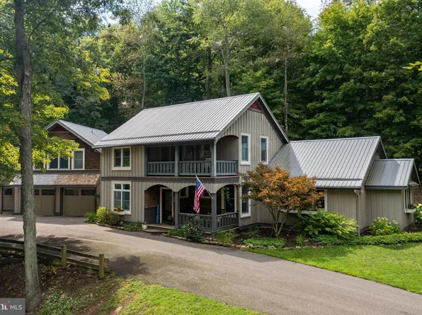 43 Robinwood Dr, Oakland, MD 21550