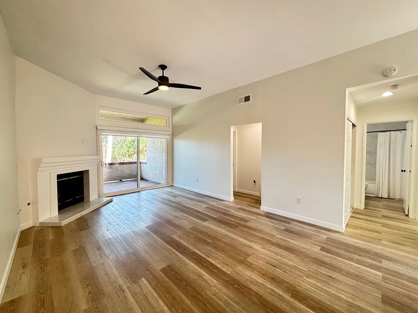 Beautifully Updated 2-Bedroom Condo in The Villas of Calavera — Photo 2