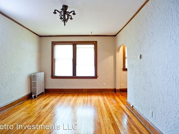 2nd image of 904A E Center St APT 3