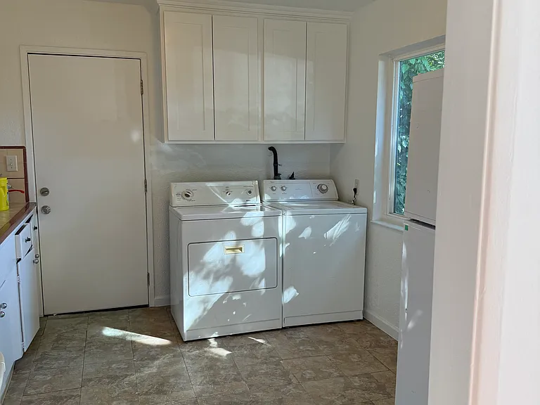 1280 Mastic St #1280 — Photo 4