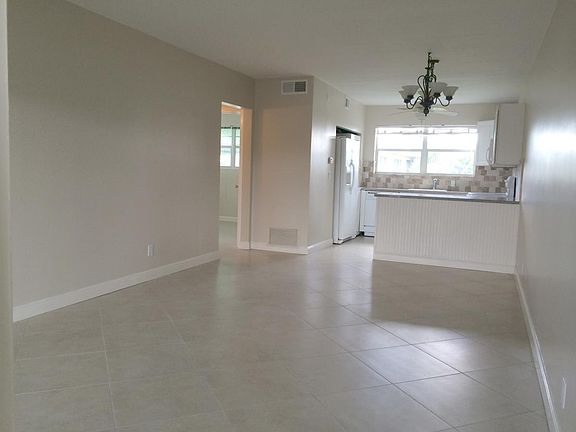 4th image of 2748 NE 28th Ave APT 3