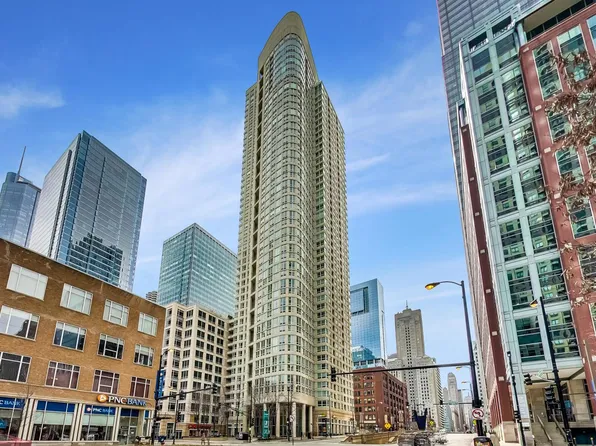 345 N La Salle Dr APT 3503, Chicago, IL 60654