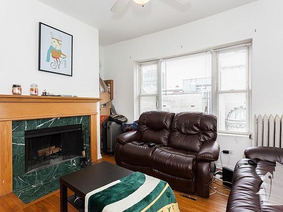 3rd image of 681.5 W Wrightwood Ave #2W