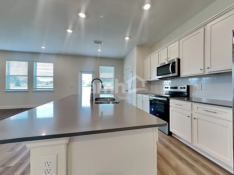 2626 Sunrise Landing Loop — Photo 5