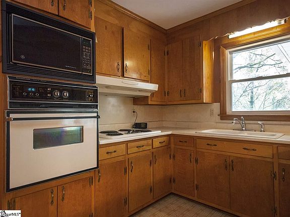 5th image of 132 Montis Dr