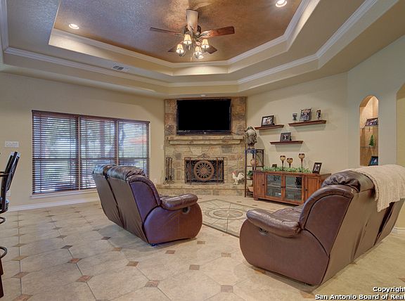5th image of 101 Rosewood Dr