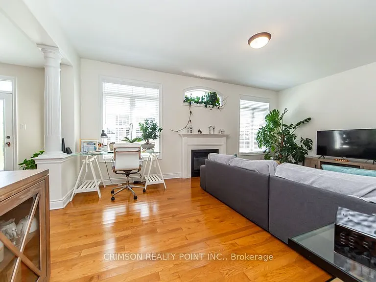 2304 Canterbury Cres — Photo 12