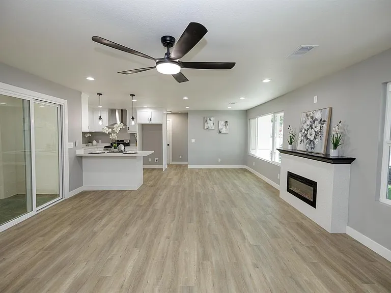 2423 Miller Ave — Photo 6