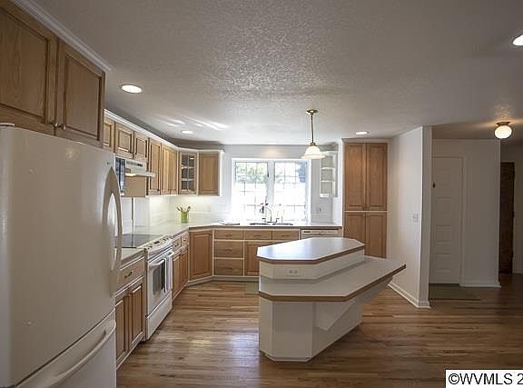 5th image of 2992 NE Newcastle Pl
