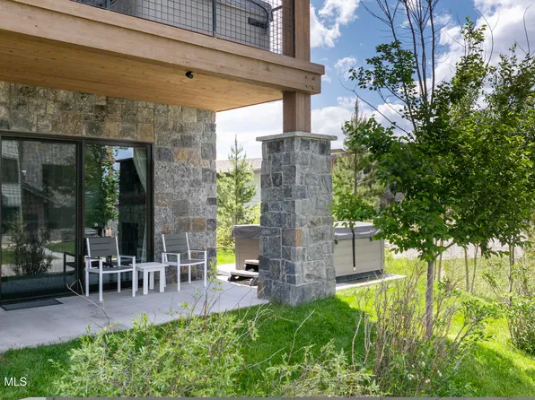 40 SPRINGVIEW LN B-102, Fraser, CO 80442
