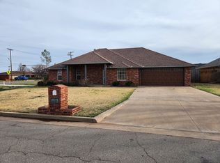 1216 Wendy Ln, Altus, OK 73521