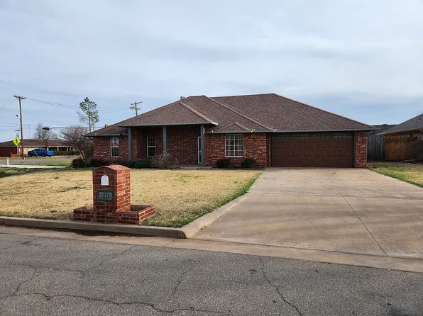 1216 Wendy Ln, Altus, OK 73521