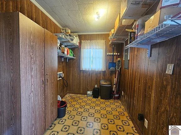 3rd image of 104 Cherry Laurel Ln
