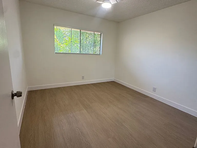 11816 Chandler Blvd #11 — Photo 7