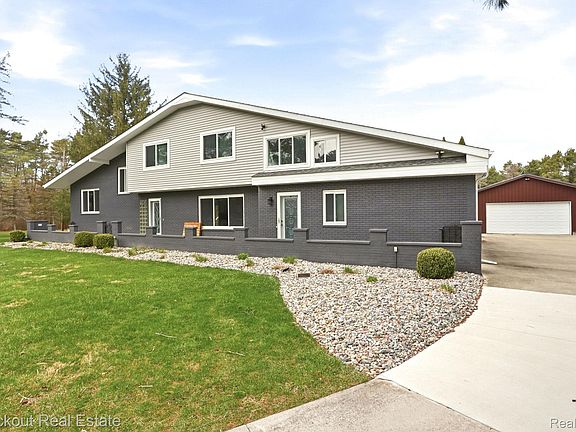 3rd image of 9239 Lange Rd
