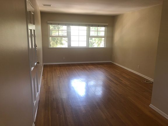 2nd image of 2101 10th St APT C