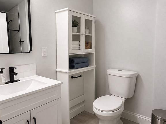 5th image of 397-399 Chelsea St #4