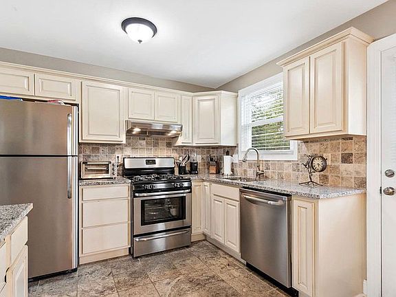 3rd image of 129 Madison Ave
