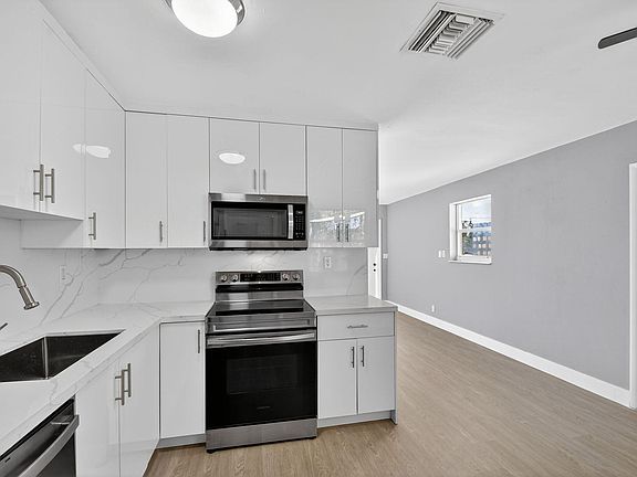 2nd image of 312 Greenbrier Drive