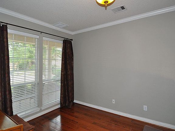 4th image of 867 Westshore Ct