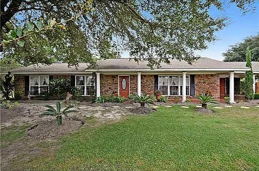 3rd image of 12567 Crestwood Dr