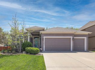 11472 S Lakecrest Dr, Olathe, KS 66061