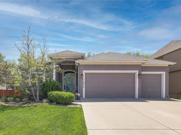 11472 S Lakecrest Dr, Olathe, KS 66061