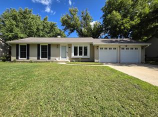 5206 W Dartmoor Dr, McHenry, IL 60050