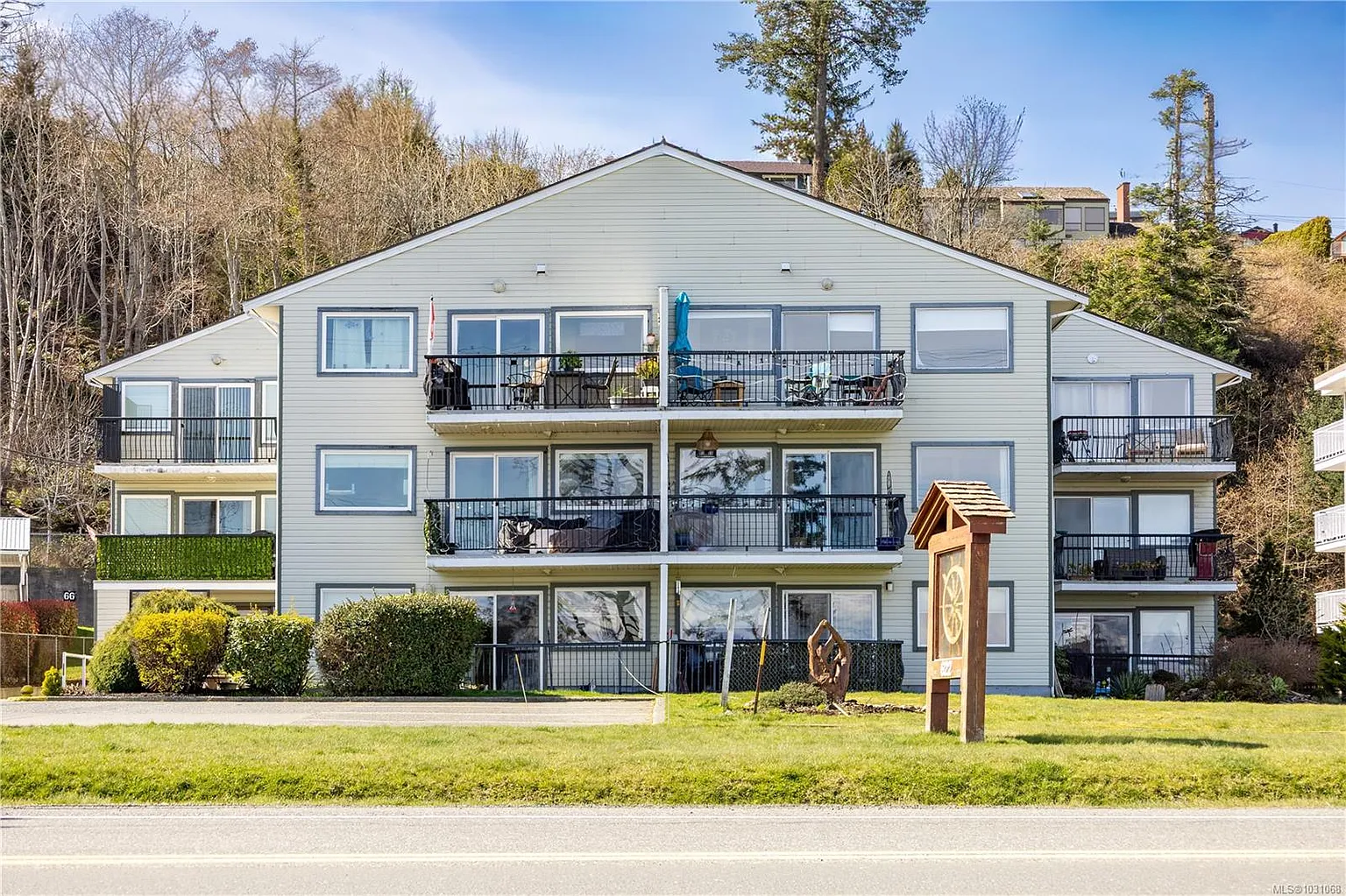 622 Island Hwy S #310 photo 1