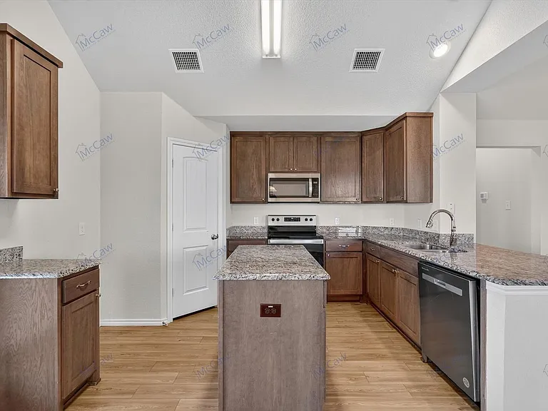 324 Greenhaven Dr — Photo 8