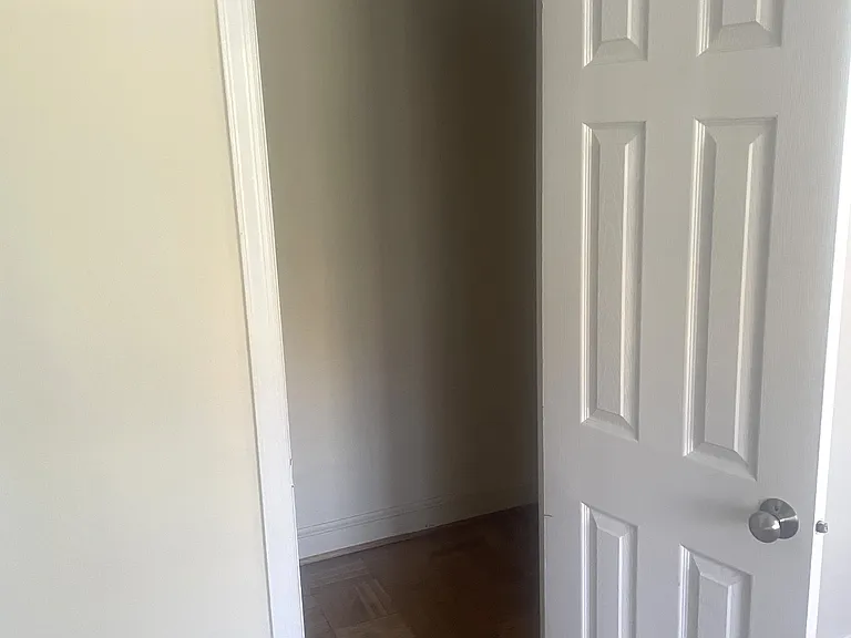 Swansen Apartments — Photo 11