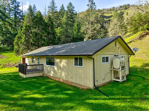 3rd image of 1386 Richardson Rd