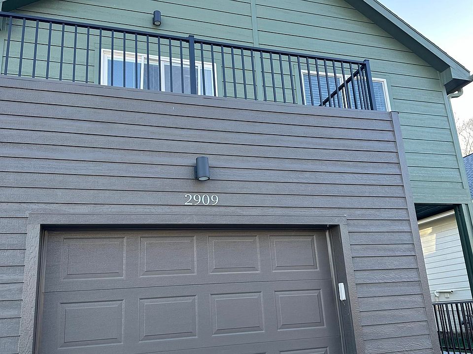 2nd image of 2909 Parker St