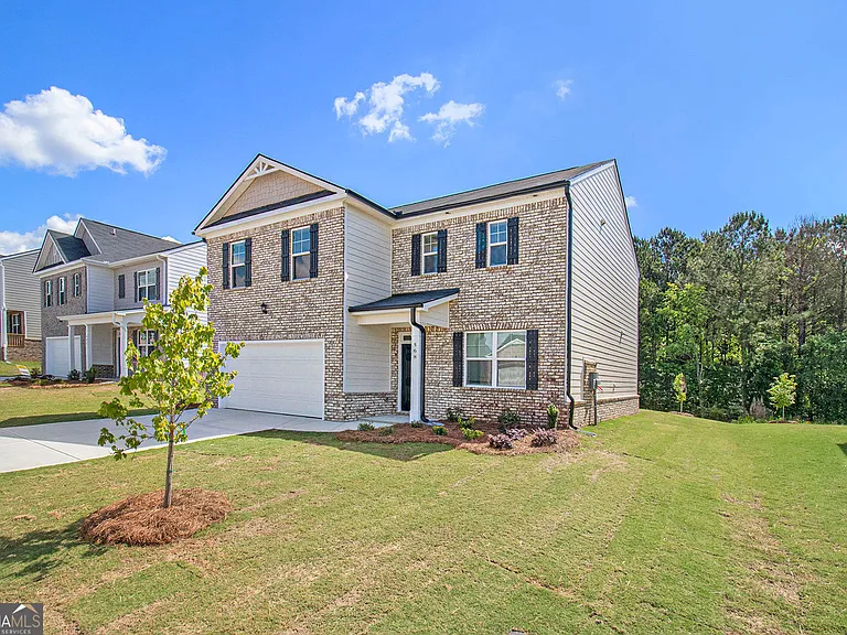 568 Whitman Ln — Photo 3