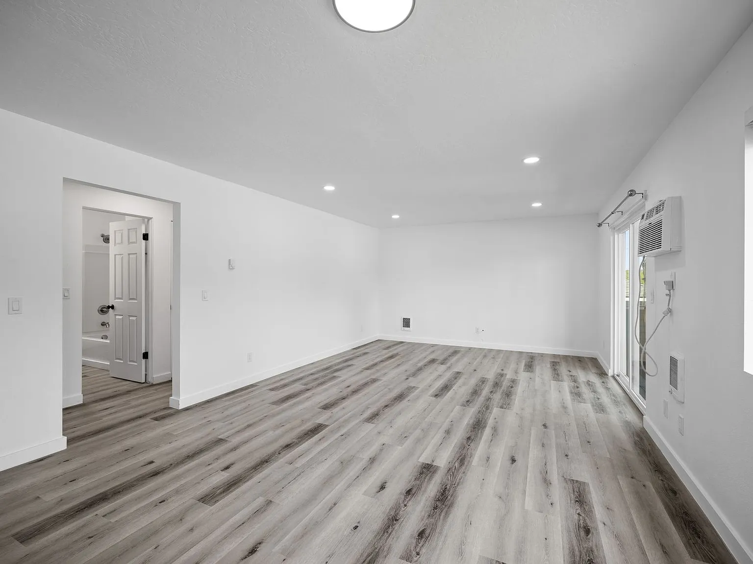 Monico Apartments - Dishman Area 2 Bedrooms — Photo 3