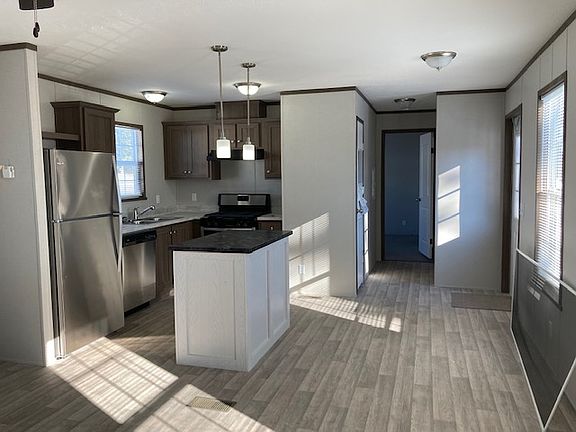 2nd image of 413 Lazy Branch Dr